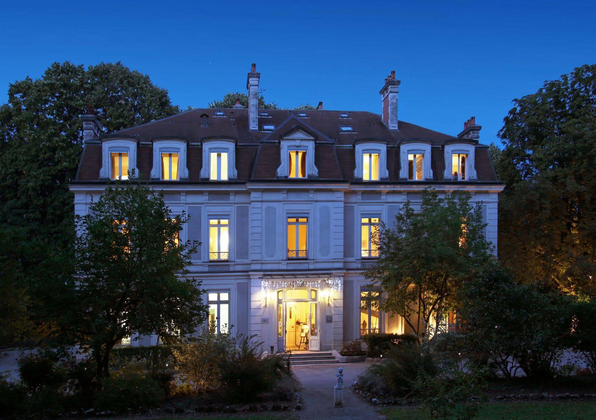 Chateau De La Dame Blanche - Logis Geneuille Exteriér fotografie